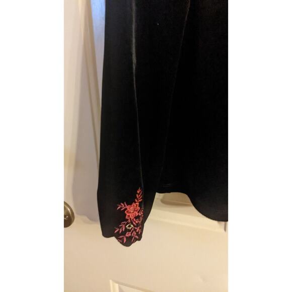 Chelsea & Violet Black Velvet Floral Embroidered V Neck Top. Large, Holiday - Picture 3 of 8